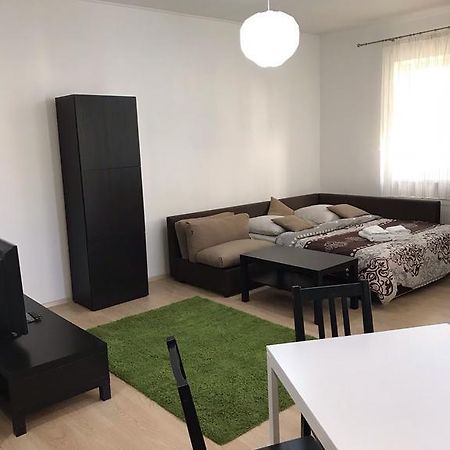 Gil Apartments, Квартира Студия В Самом Центре Пл Петефи Uzhhorod Exterior photo