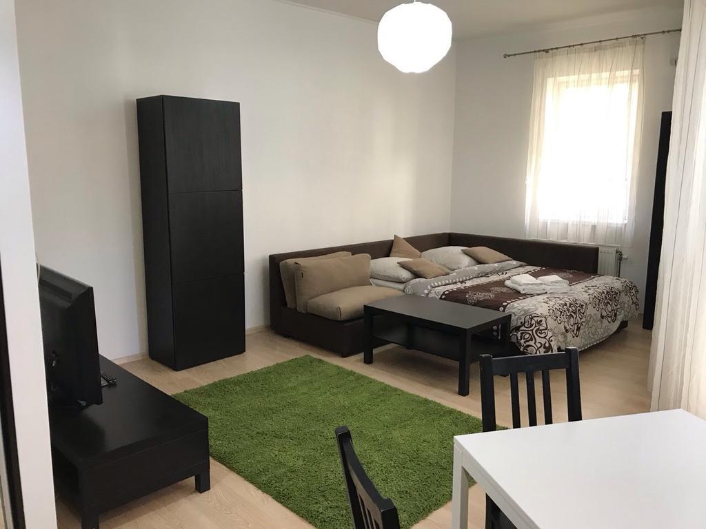 Gil Apartments, Квартира Студия В Самом Центре Пл Петефи Uzhhorod Exterior photo