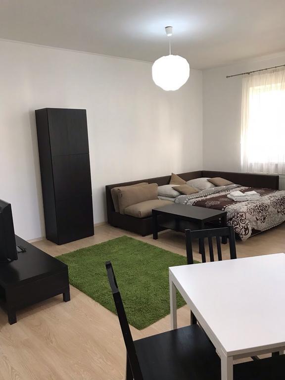Gil Apartments, Квартира Студия В Самом Центре Пл Петефи Uzhhorod Exterior photo