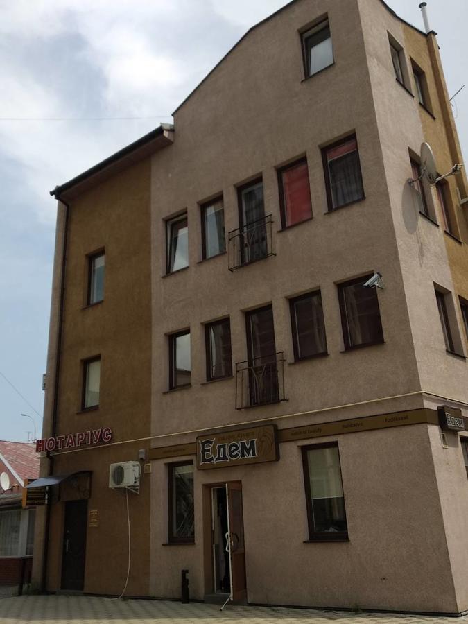 Gil Apartments, Квартира Студия В Самом Центре Пл Петефи Uzhhorod Exterior photo